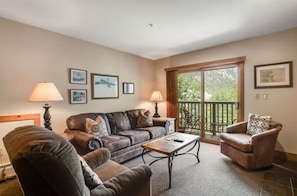 Spacious living room