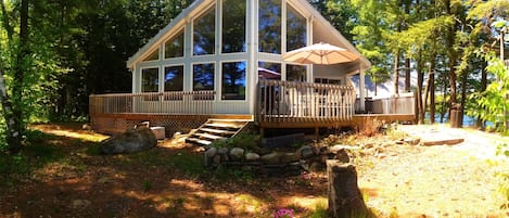 Granite point is a beautiful island cottage on Healey lake with sand beach.