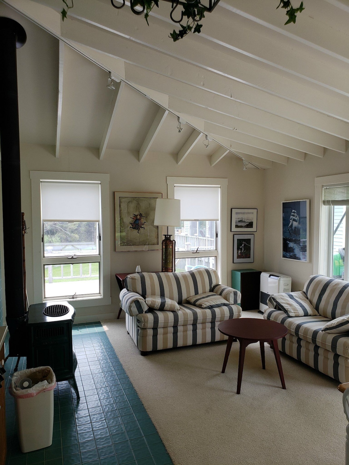 POOLSIDE The Moorings, ocean views, pool & close to Pemaquid beach!