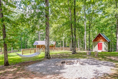 STORYBOOK COTTAGE in Leipers Fork on 8 acres, Featured in Several Magazines