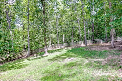 STORYBOOK COTTAGE in Leipers Fork on 8 acres, Featured in Several Magazines