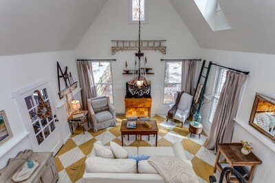 STORYBOOK COTTAGE in Leipers Fork on 8 acres, Featured in Several Magazines