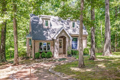 STORYBOOK COTTAGE in Leipers Fork on 8 acres, Featured in Several Magazines