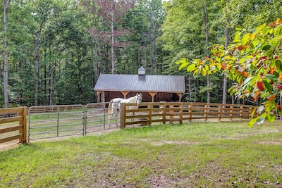 STORYBOOK COTTAGE in Leipers Fork on 8 acres, Featured in Several Magazines