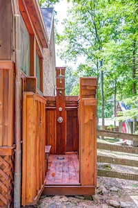 STORYBOOK COTTAGE in Leipers Fork on 8 acres, Featured in Several Magazines