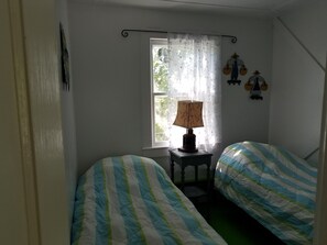 2 twin beds