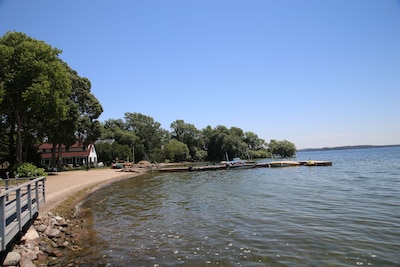 Home of 1000island-Directly on St Lawrence River,private beach free boat docking