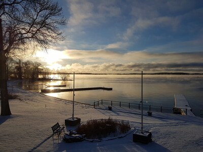 Home of 1000island-Directly on St Lawrence River,private beach free boat docking