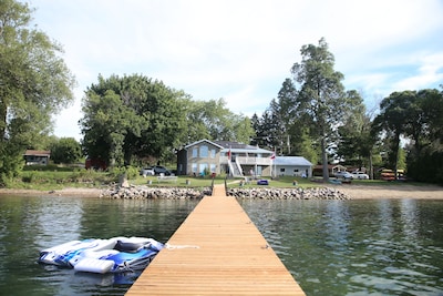 Home of 1000island-Directly on St Lawrence River,private beach free boat docking