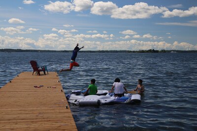 Home of 1000island-Directly on St Lawrence River,private beach free boat docking