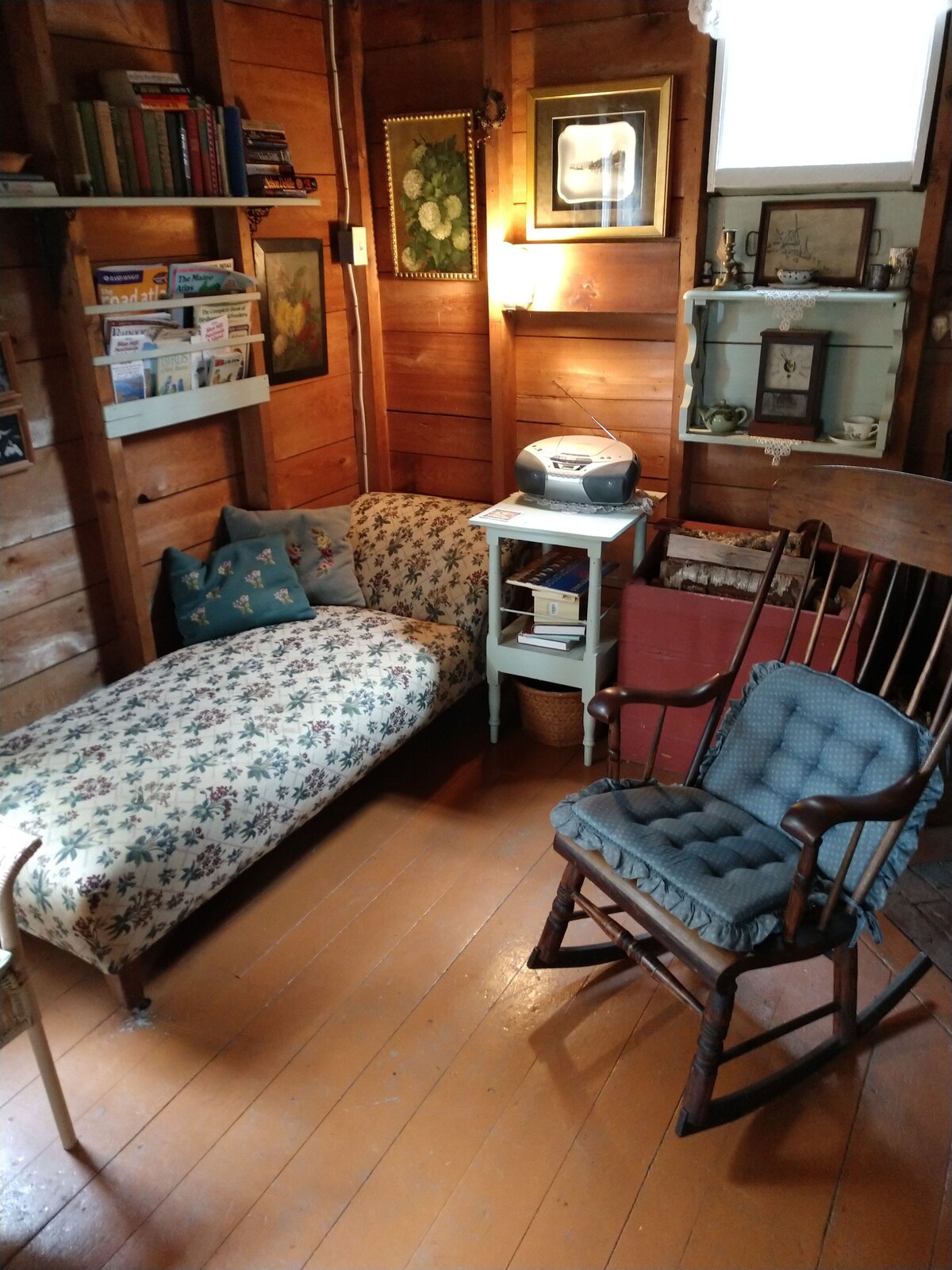 Kay’s Cottage –rustic Maine lakeside cottage
