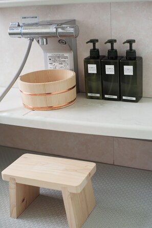 Bathroom amenities