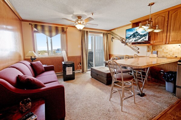 Mountain Lodge 326 is your Snowshoe home away from home!