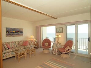 Living/Sleep Area