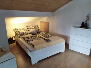 Ferienwohnung Landurlaub 45 qm, Dachgeschoss, Westbalkon-Doppelbett