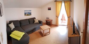 Ferienwohnung Watzmann, 2 Personen, Balkon mit herrlichem Bergblick, 45 qm-Wohnzimmer Fewo Watzmann