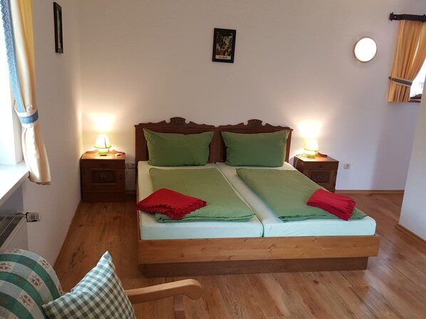 Ferienwohnung Hochkalter, 2 Personen, Balkon mit Bergblick, 36 qm-Schlafbereich mit Doppelbett Fewo Hochkalter