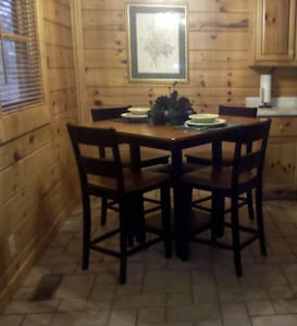 Private Dollywood/Pigeon Forge Cabin, 1.5 Miles from Parkway, Mtn View