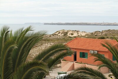 Villa en Praia da Consolação en primera línea de mar cerca de supertubos / baleal