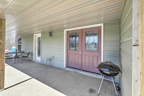 Covered Patio | Outdoor Dining | Charcoal Grill | Lower-Level Unit