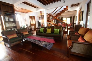 4 Bedroom Villa in Chiangmai with Pool.