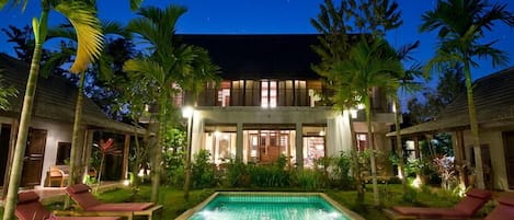 4 Bedroom Villa in Chiangmai with Pool.