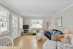 Grandma's cottage.....clean, comfortable, and a great value on Balboa Island!