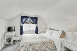 The master bedroom is a simple, quiet space to relax after a day on Balboa Island or at Disneyland!