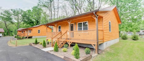 Bryson City Vacation Rental | 1BR | 1BA | 800 Sq Ft | Stairs Required