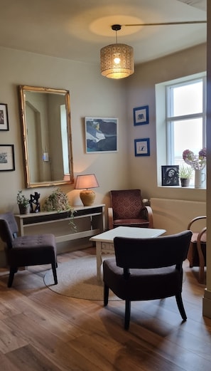Hallway/foyer