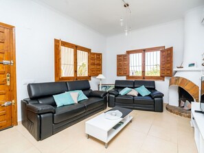 Möbel, Zimmer, Eigentum, Wohnzimmer, Interior Design, Gebäude, Schlafzimmer, Grundeigentum, Haus, Gelb