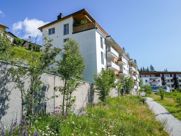 Propriété, Maison, Zone Résidentielle, Végétation, Bâtiment, Mur, Architecture, Immobilier, Quartier, Arbre