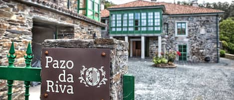 Entrada al complejo Pazo da Riva