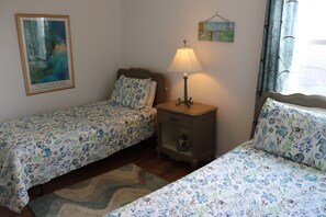 1st level Twin bedroom