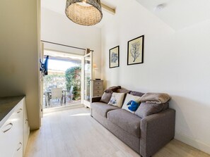 Eigentum, Zimmer, Möbel, Interior Design, Decke, Fussboden, Wohnzimmer, Haus, Wand, Gebäude