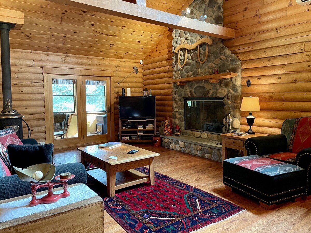 Lakefront Lodge – kayaks, row boats & paddle boards
