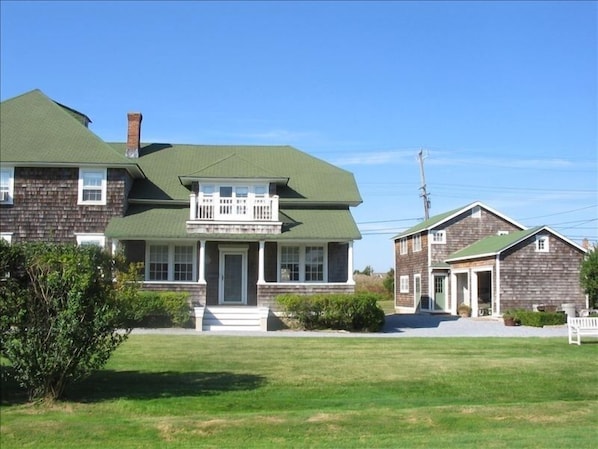 Attached Carriage House and Widow's Walk