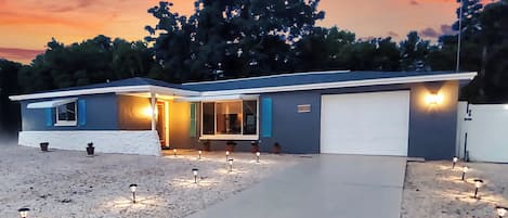 01_Exterior Front NE Dawn View