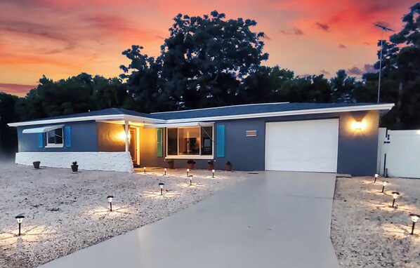 01_Exterior Front NE Dawn View