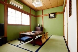 Quiet Private Japanese Home, Osaka, Wifi