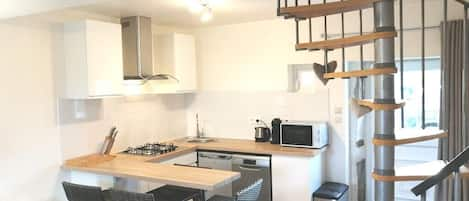 Kitchenette, dining & private entrance