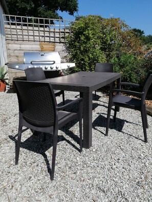 Gas BBQ & Dining Area
