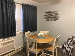 dining area table