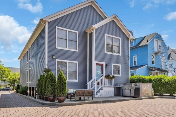 This is the entrance to your luxury beachside townhouse!