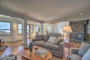 Living Room | Free WiFi | Central Heat