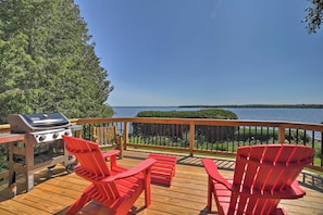 Furnished Deck | Gas Grill