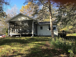 screen room and ample yard to play