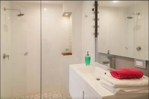 San Jose 405 2 habitaciones lujo Zona T