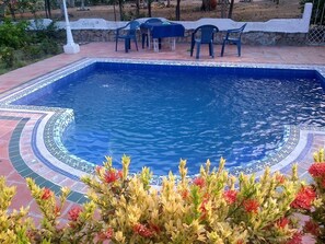 ENCANTADORA CASA CON LINDAS ZONAS VERDES
