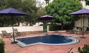 ENCANTADORA CASA CON LINDAS ZONAS VERDES